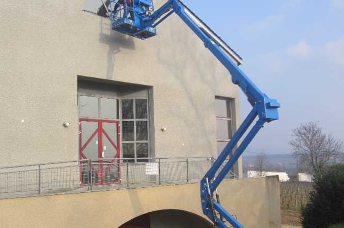 Nettoyage de vitres avec Nacelle pour une cave coopérative en Beaujolais