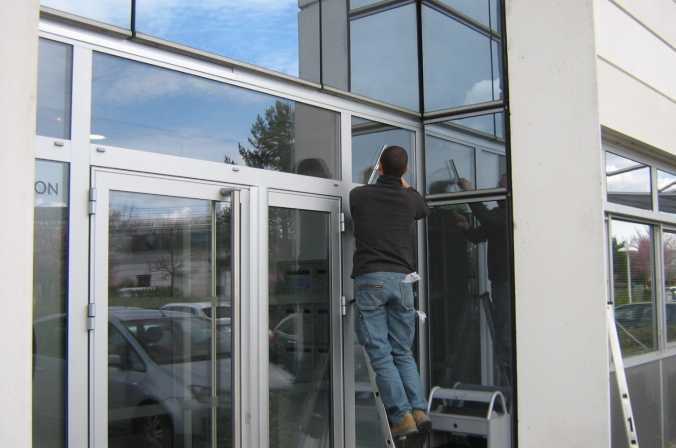 Nettoyage des vitres d’un immeuble à BRON