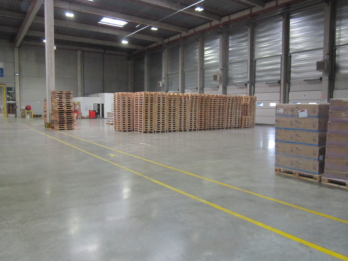 Nettoyage sol entrepôt logistique