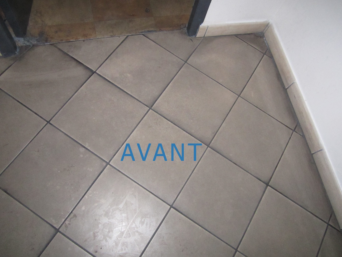 Remise en état du sol de bureau dans une Industrie